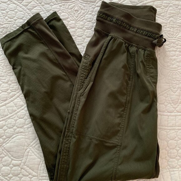 LULULEMON DANCE STUDIO CROP DARK OLIVE | Size 00 - Picture 1 of 9